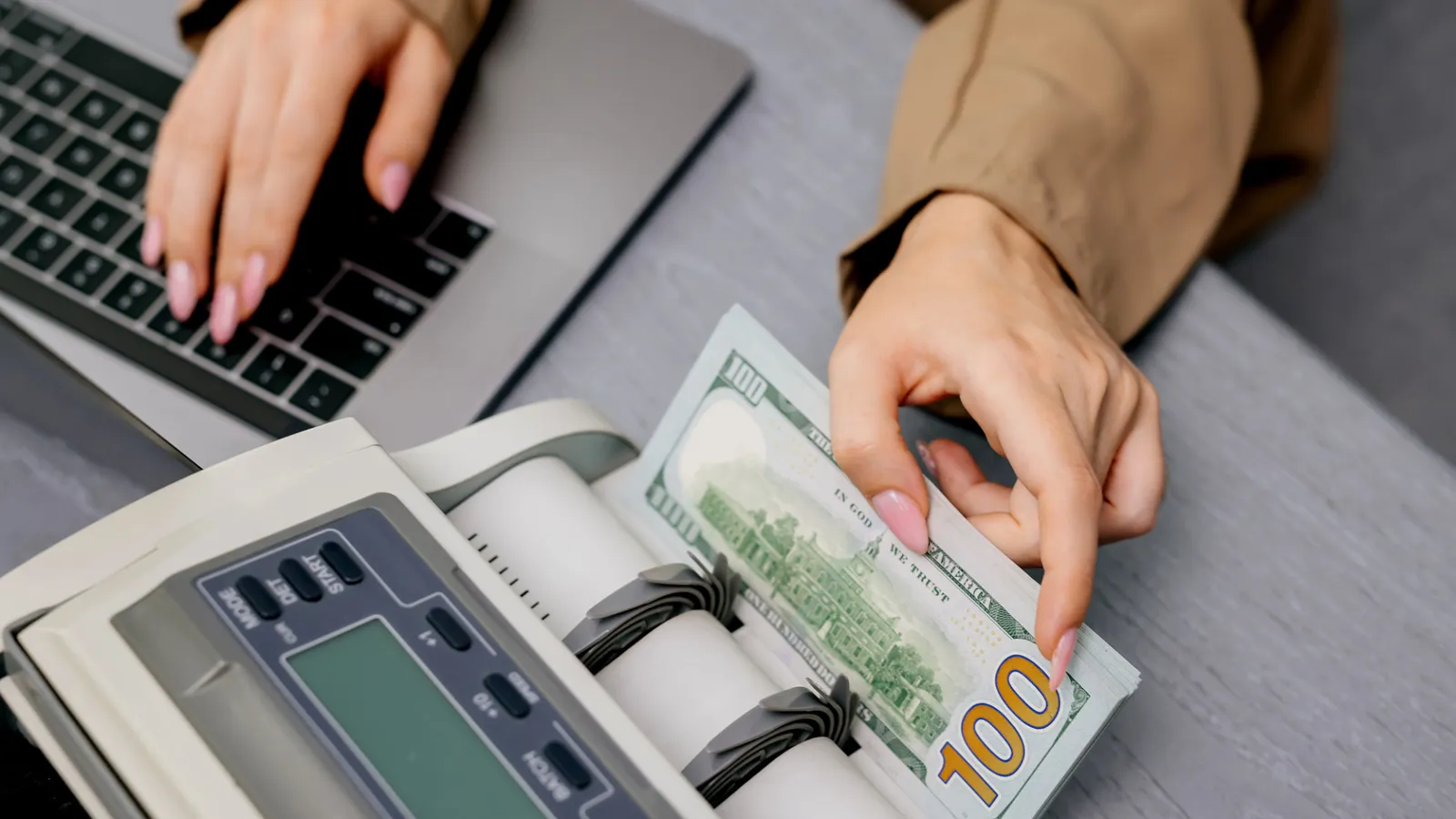 Доллар на KASE подорожал до 454,98 тенге